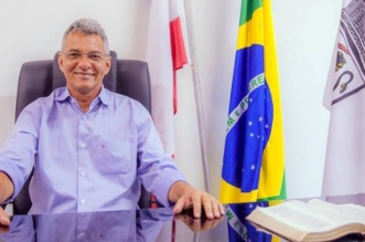 Prefeito de Simões Filho Dinha Tolentino.