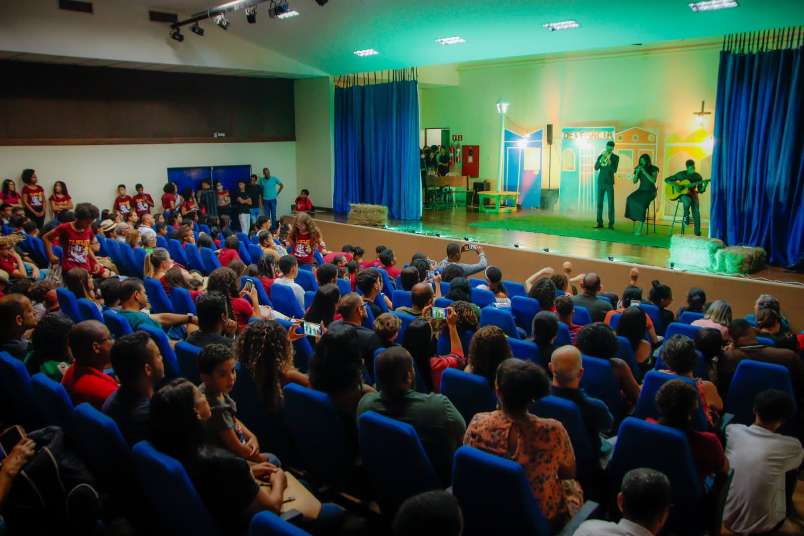 308389F3-3889-47C8-8B41-E581B49E0213